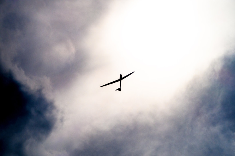 Lost glider in the cloud
